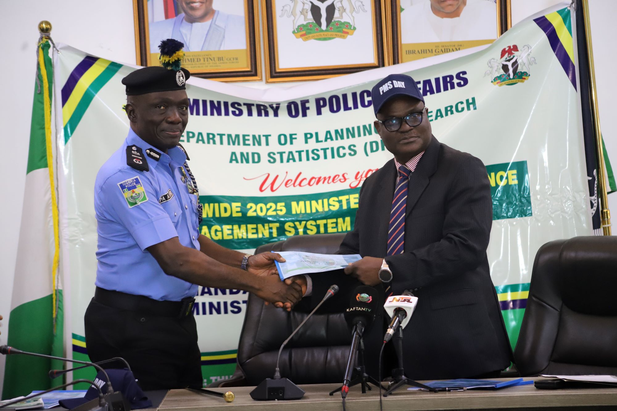 COMMANDANT AND DIRECTORS SIGNED PERFORMANCE CONTRACT WITH MINISTER OF POLICE AFFAIRS 5
